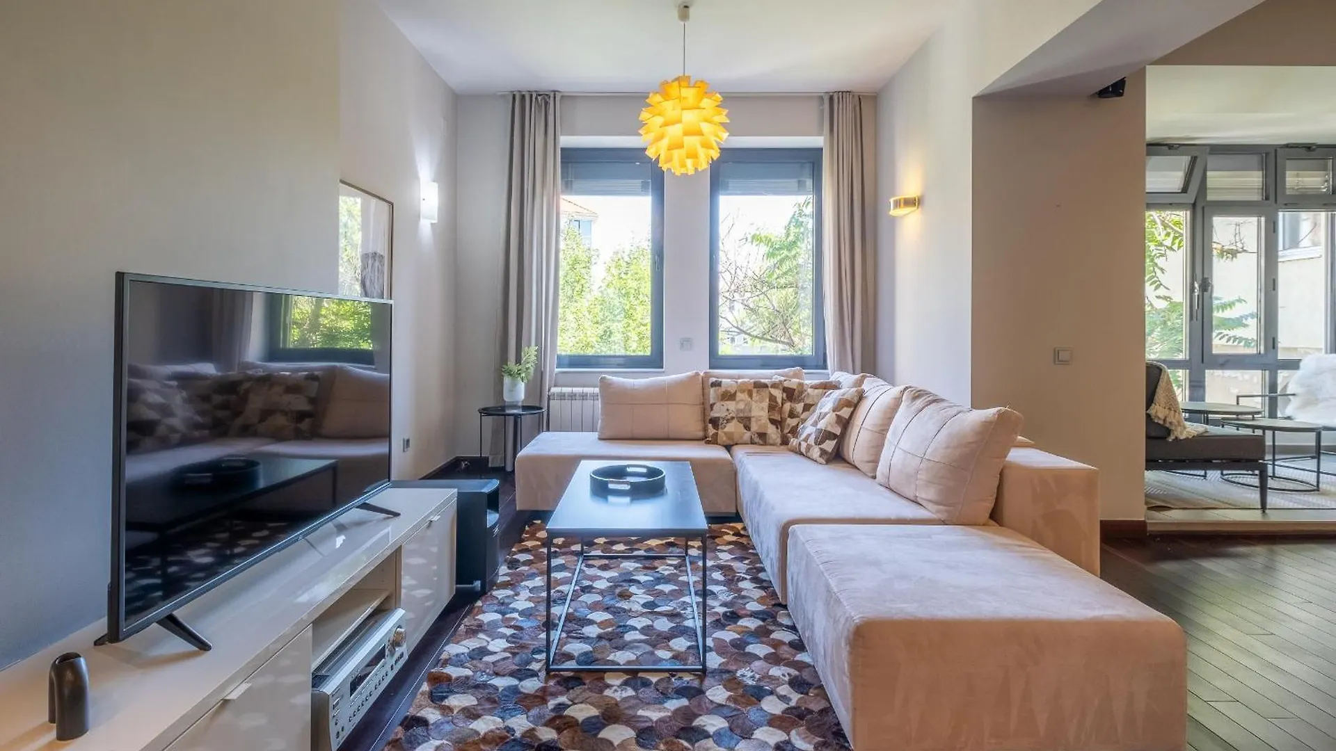 Appartamento Modern Yet Rustic Style City Centre Apt 2Br/2Bth Sofia Bulgaria