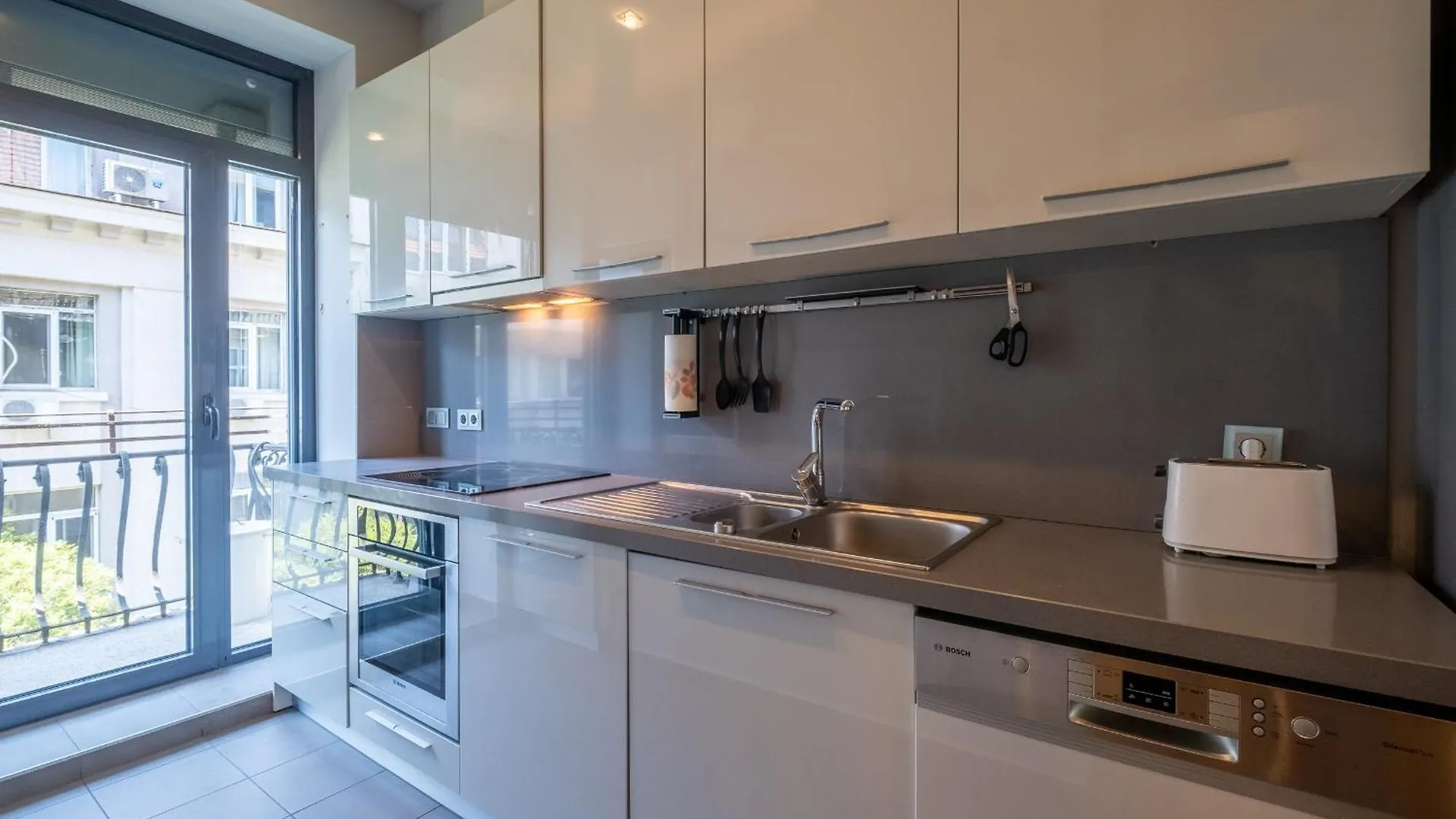 Modern Yet Rustic Style City Centre Apt 2Br/2Bth Sofia 0*,