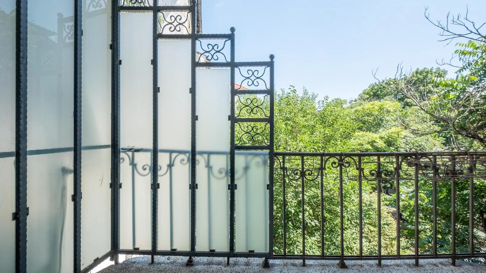 Apartment Modern Yet Rustic Style City Centre Apt 2Br/2Bth Sofia