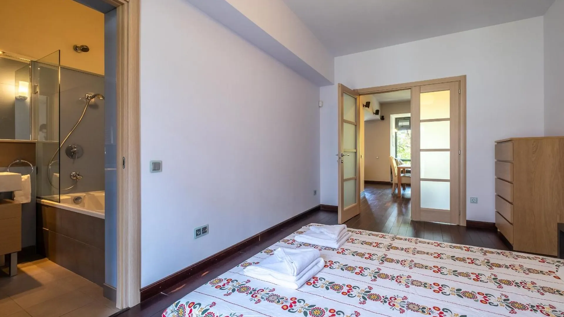 Modern Yet Rustic Style City Centre Apt 2Br/2Bth Sofia 0*,