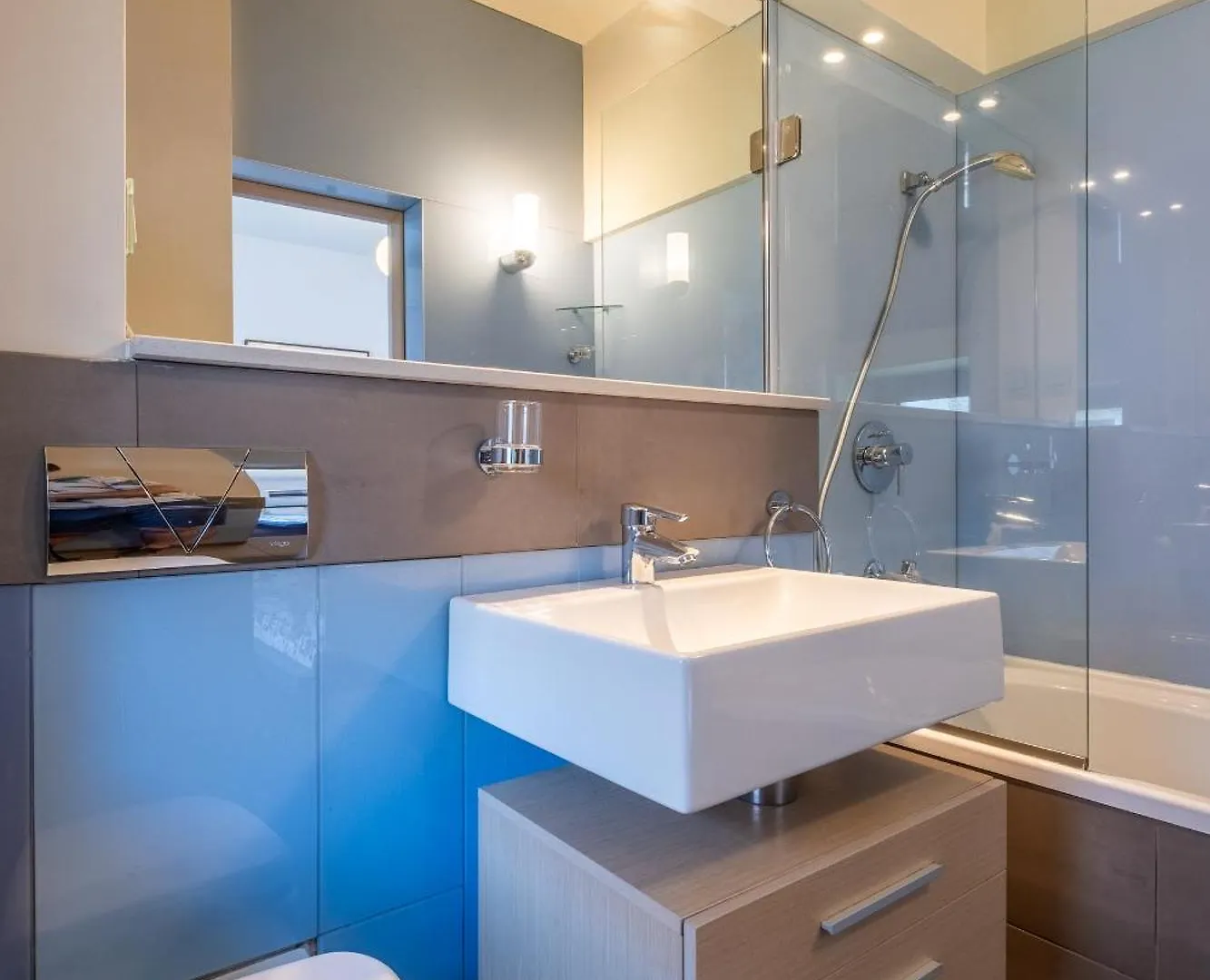 Modern Yet Rustic Style City Centre Apt 2Br/2Bth Sofia 0*,