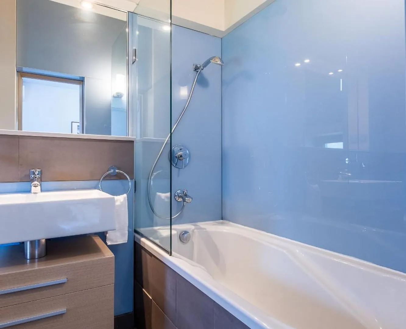 Apartment Modern Yet Rustic Style City Centre Apt 2Br/2Bth Sofia